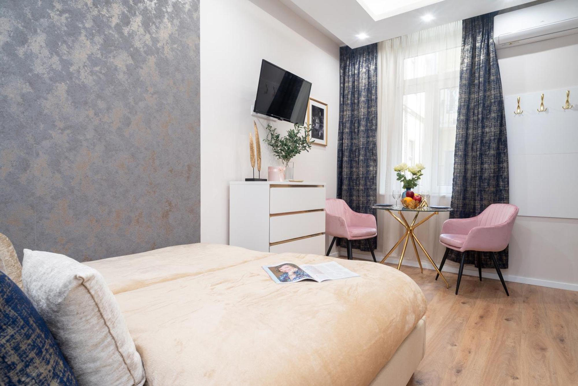 Amethyst - Acacia Apartment